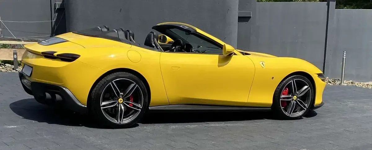 Gebraucht Ferrari Roma 620 PS (456 kW) 2024 Gelb Cabrio
