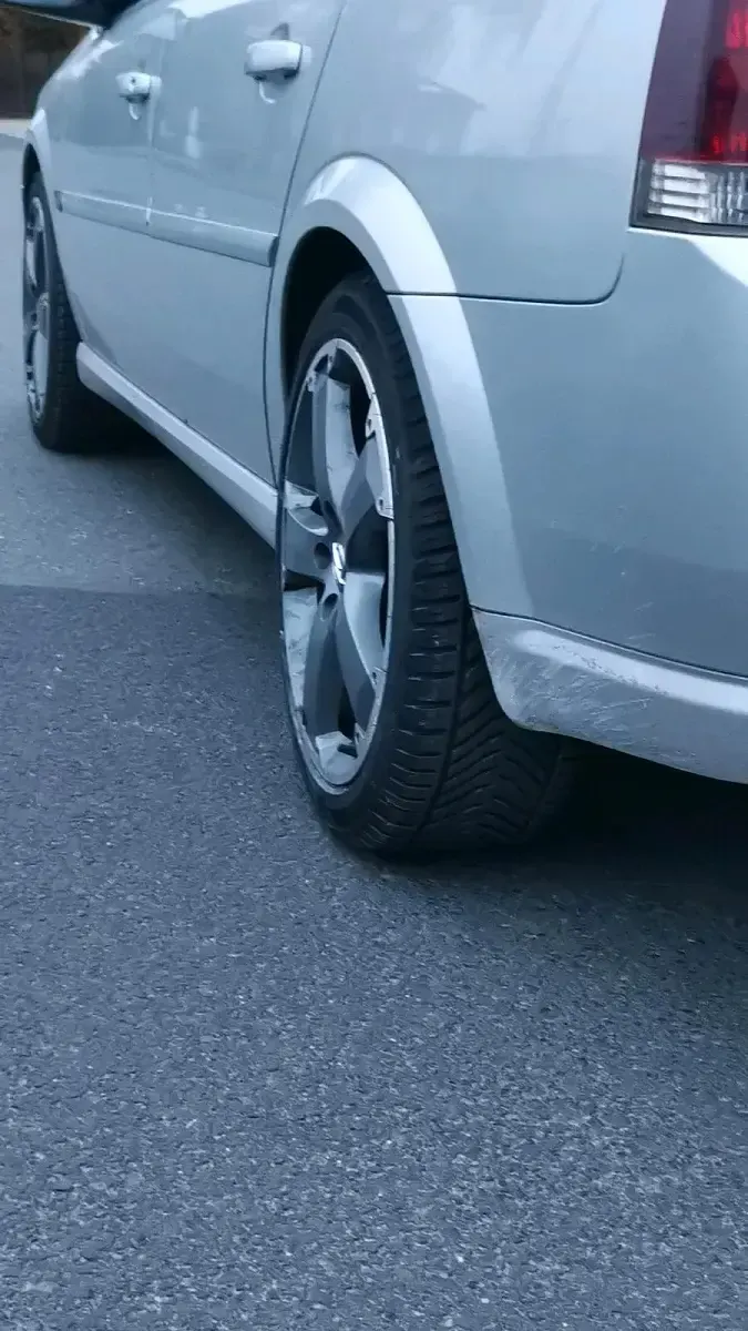 Gebraucht Opel Vectra Edition+ 150 PS (110 kW) 2007 Silber Limousine