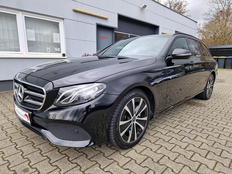 Gebraucht Mercedes E200 Avantgarde 197 PS (144 kW) 2020 Schwarz Limousine