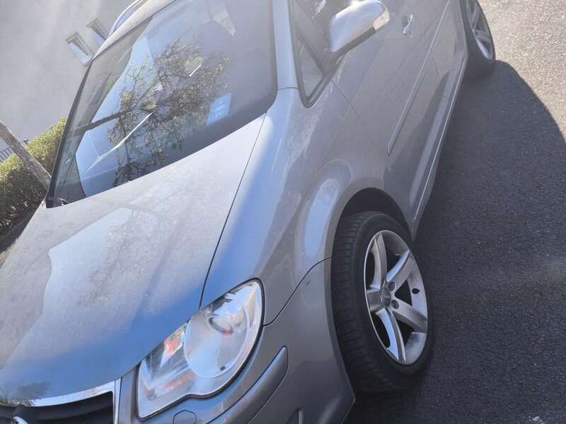 Grau Gebraucht 2007 VW Touran Trendline Van / Kleinbus | 3.800 € (Fairer Preis) - Bild 1/4