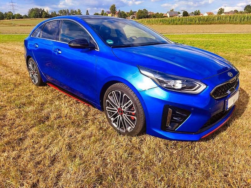 Blau Gebraucht 2020 Kia ProCeed Kleinwagen | 20.900 € (Guter Preis) - Bild 1/4