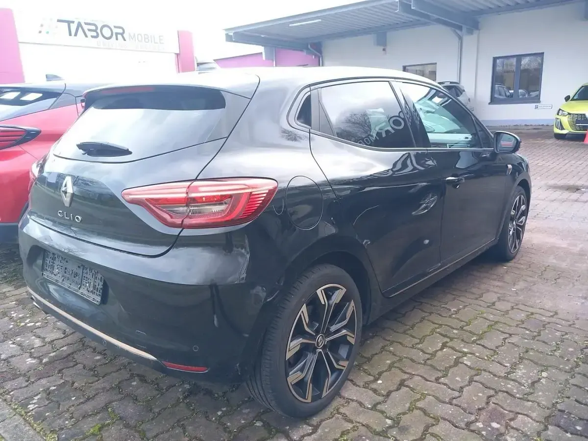 Gebraucht Renault Clio 140 PS (102 kW) 2022 Black pearl metallic Kleinwagen