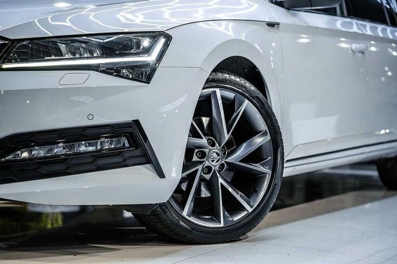 Gebraucht Skoda Superb SportLine 200 PS (147 kW) 2021 Weiß Limousine