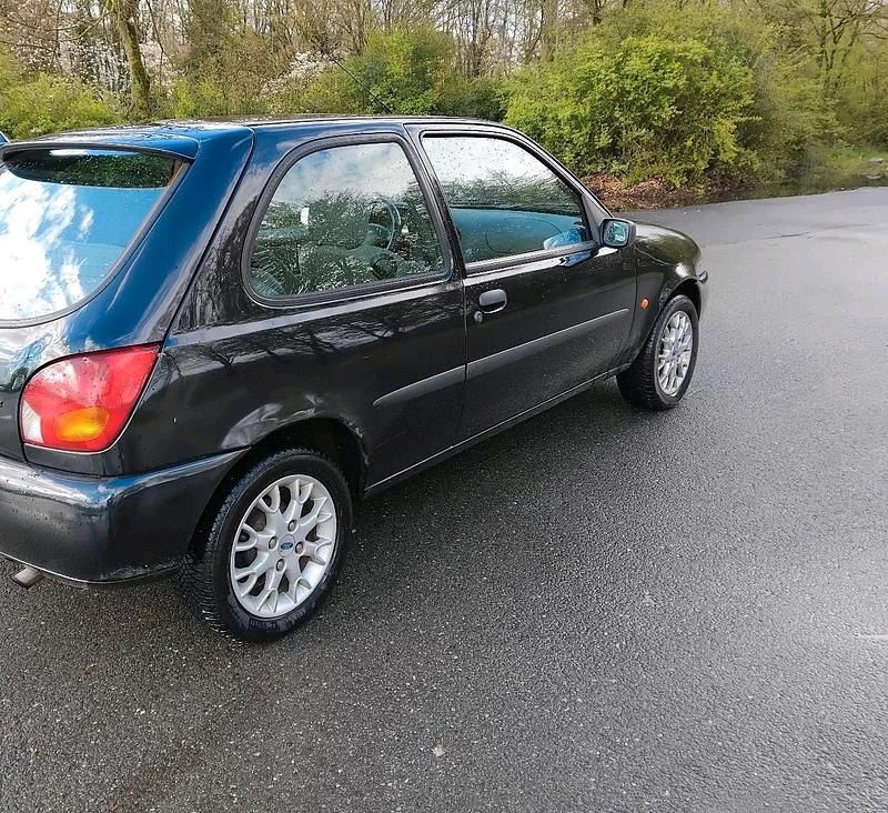 Gebraucht Ford Fiesta 75 PS (55 kW) 2000 Schwarz Kleinwagen