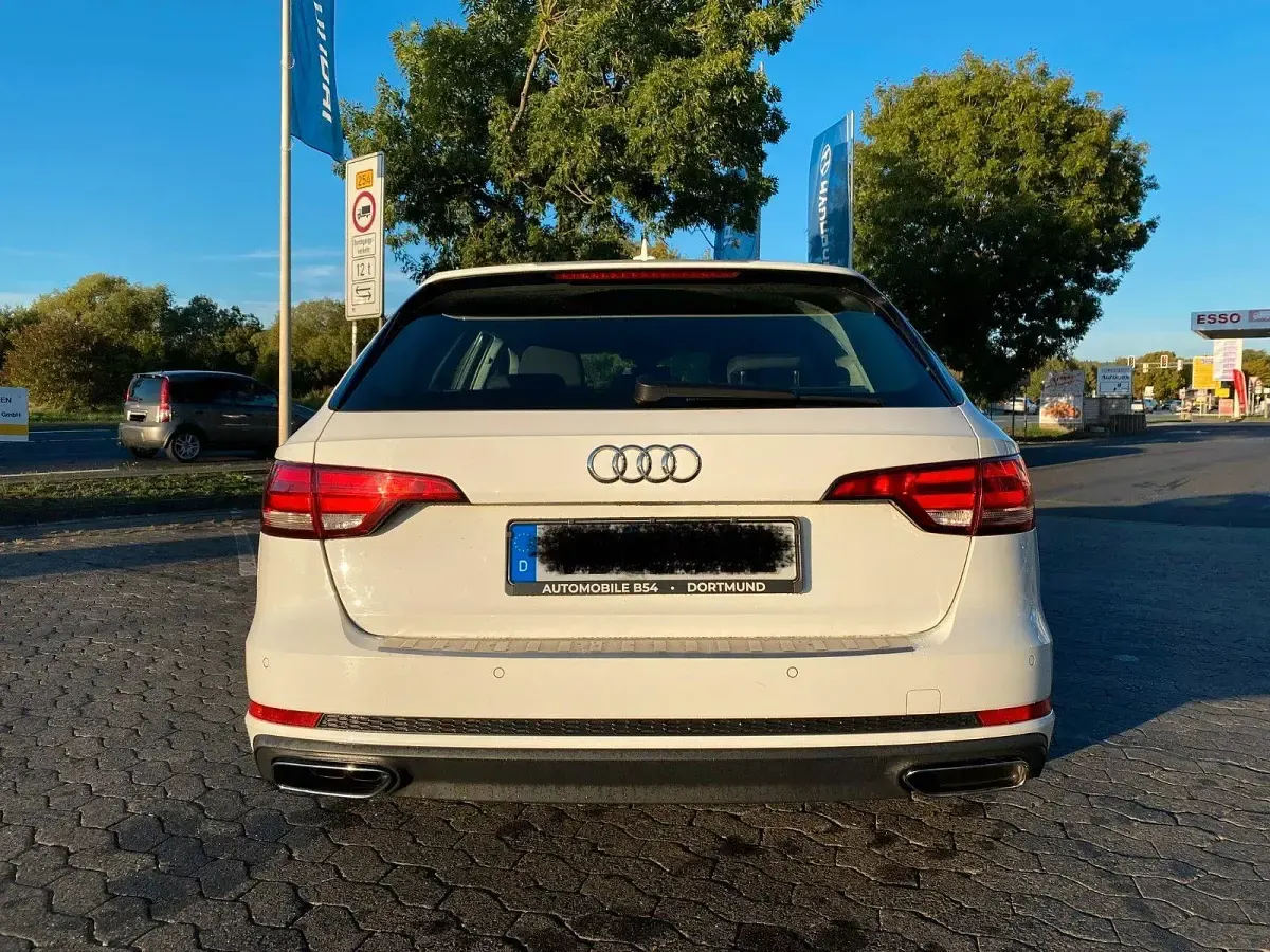 Gebraucht Audi A4 Sport 190 PS (139 kW) 2019 Weiß Kombi