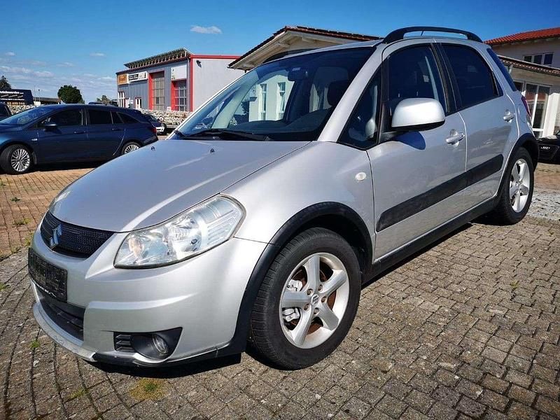 Silber Gebraucht 2008 Suzuki SX4 Club SUV | 6.500 € (Teuer) - Bild 1/4