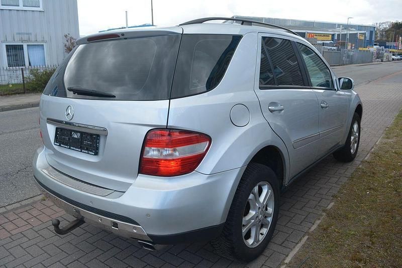 Gebraucht Mercedes ML320 Sport 224 PS (164 kW) 2007 Schwarz SUV