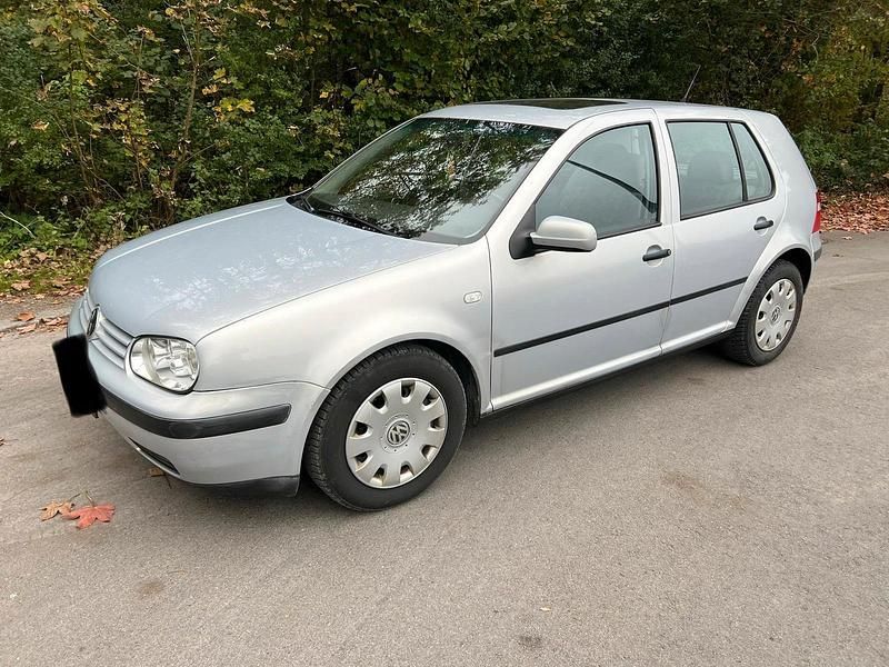 Silber Gebraucht 1998 VW Golf IV Kleinwagen | 1.850 € (Fairer Preis) - Bild 1/4