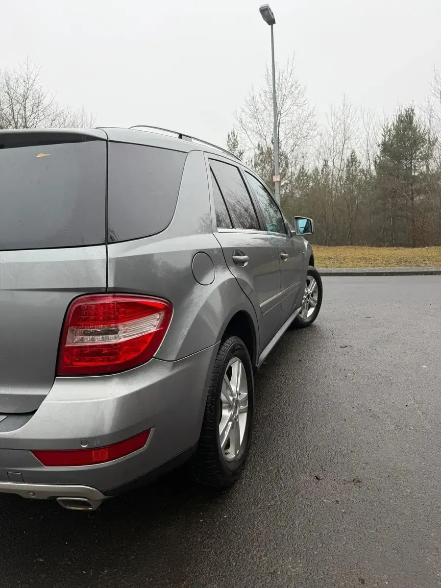 Gebraucht Mercedes ML300 204 PS (150 kW) 2011 Grau SUV