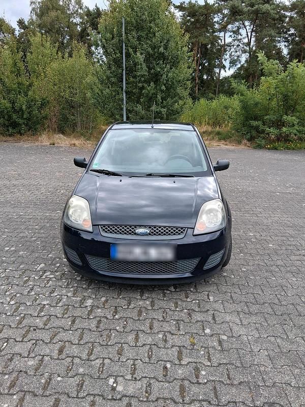 Blau Gebraucht 2007 Ford Fiesta Kleinwagen | 2.100 € (Etwas zu teuer) - Bild 1/4