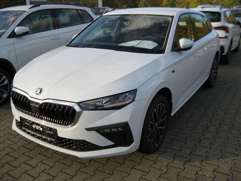Moonweiss metallic Gebraucht 2024 Skoda Scala Drive Kleinwagen | 27.900 € (Teuer) - Bild 1/4