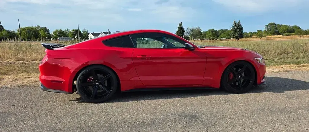 Gebraucht Ford Mustang GT 421 PS (309 kW) 2017 Rot