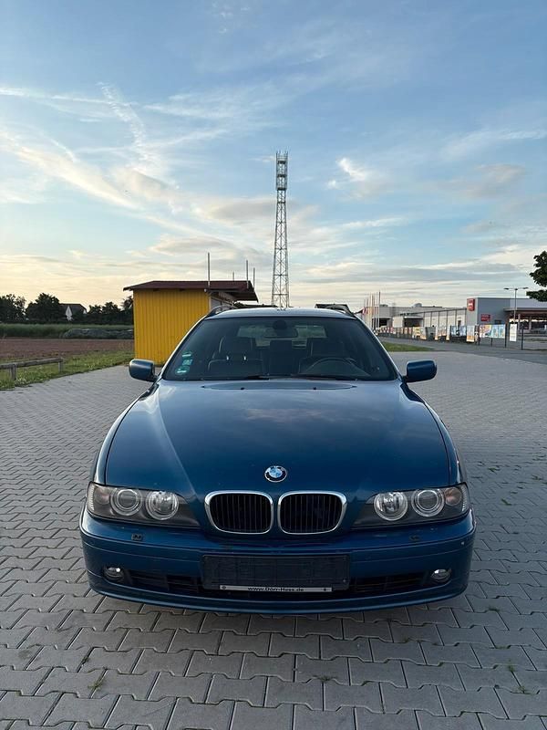 Blau Gebraucht 2002 BMW 530 Kombi | 2.600 € (Superpreis) - Bild 1/4