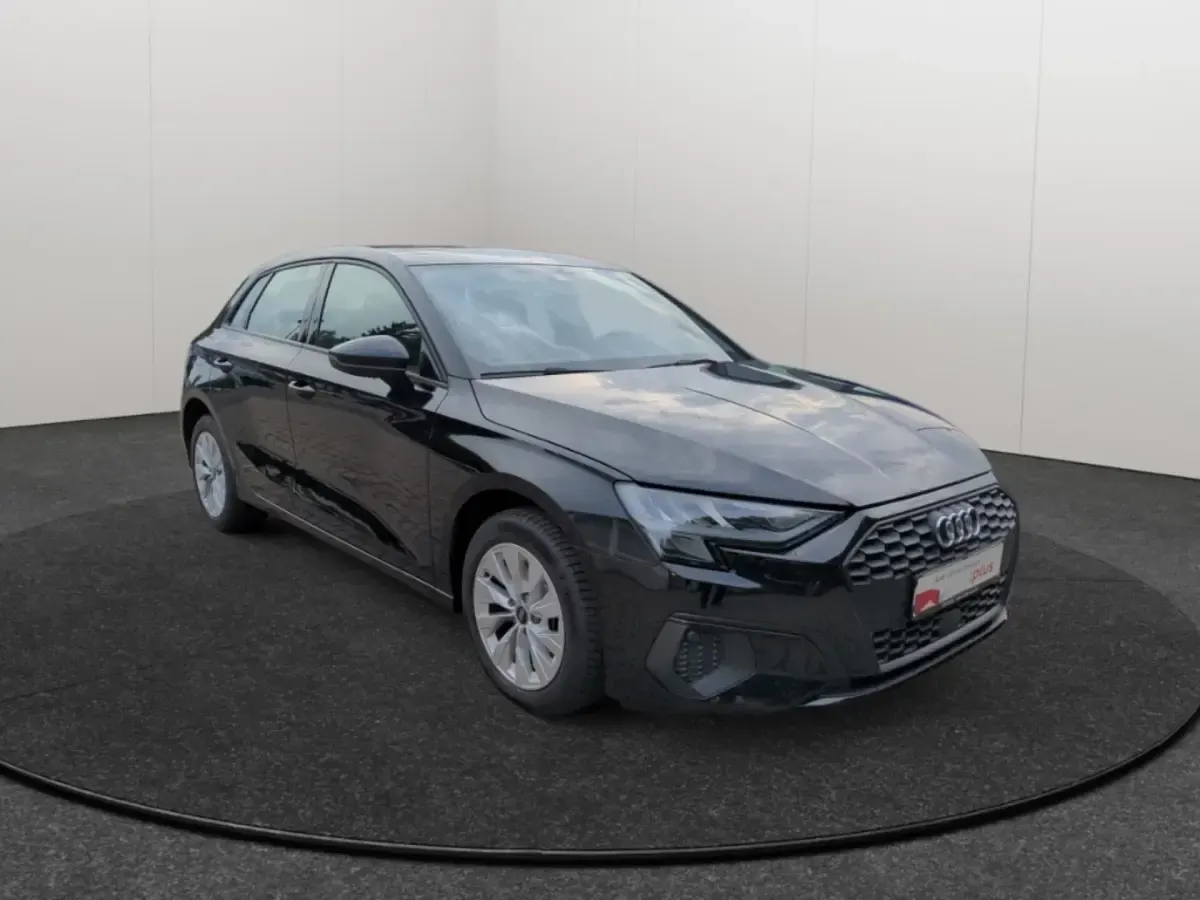 Gebraucht Audi A3 Sportback e-tron 204 PS (150 kW) 2022 Brillantschwarz Kleinwagen