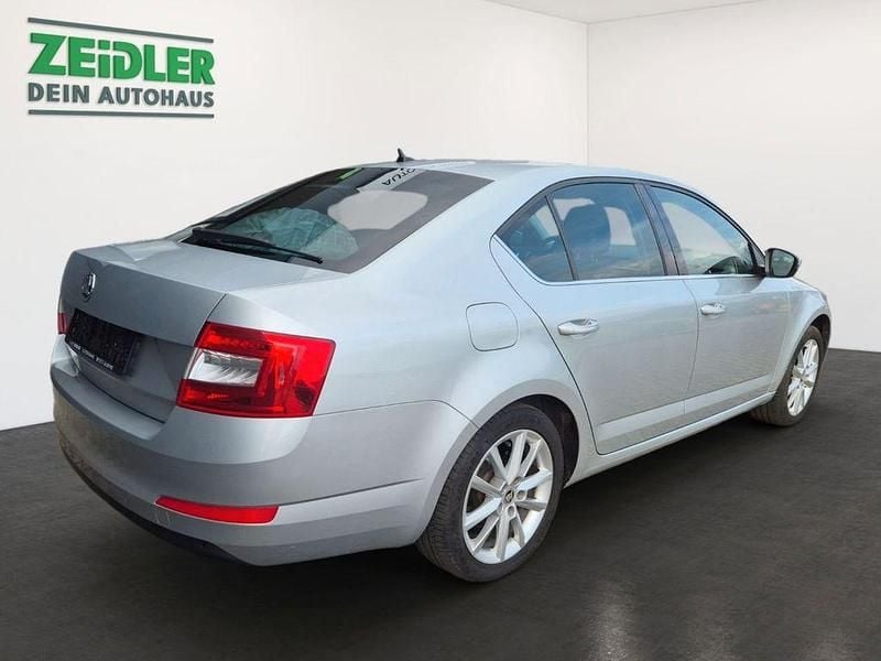Gebraucht Skoda Octavia Elegance 140 PS (102 kW) 2014 Silber Kleinwagen