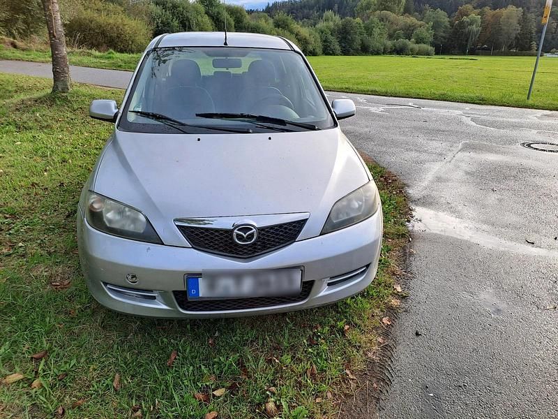 Silber Gebraucht 2005 Mazda 2 Kleinwagen | 1.500 € (Fairer Preis) - Bild 1/4