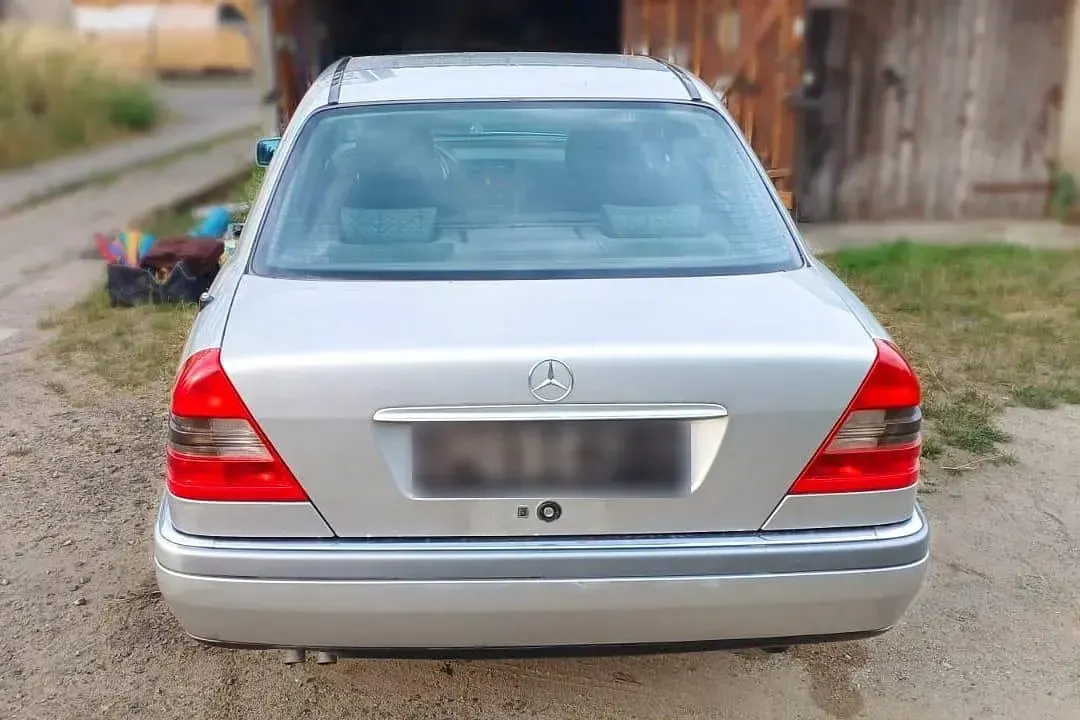 Gebraucht Mercedes C220 150 PS (110 kW) 1994 Silber Limousine