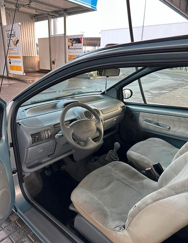 Second-hand Renault Twingo 58 CP (42 kW) 2003 Andere farben Hatchback