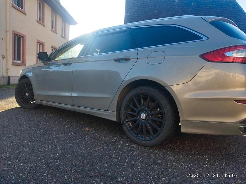 Gebraucht Ford Mondeo Titanium 241 PS (177 kW) 2016 Grau Kombi