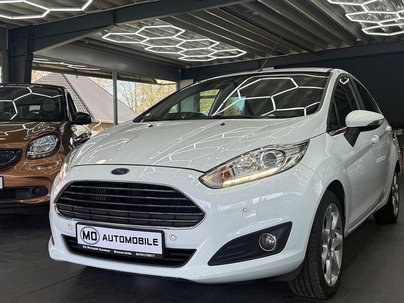Gebraucht Ford Fiesta Titanium 95 PS (69 kW) 2016 Weiß Limousine