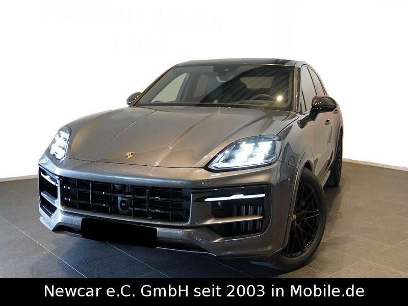 Quarzitegrau metallic (3m) Neu 2025 Porsche Cayenne GTS SUV | 156.961 € (Superpreis) - Bild 1/4