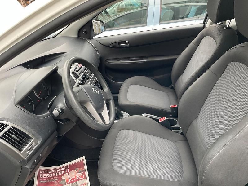 Gebraucht Hyundai i20 85 PS (62 kW) 2014 Weiß Kleinwagen