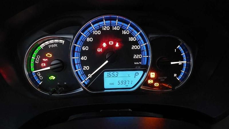 Bronze Gebraucht 2014 Toyota Yaris Hybrid Kleinwagen | 9.800 € (Guter Preis) - Bild 1/4