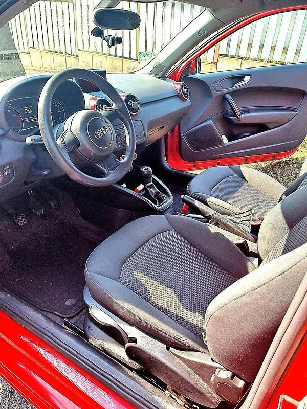 Second-hand Audi A1 86 CP (63 kW) 2011 Roșu Hatchback