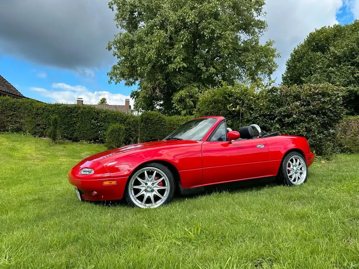 Second-hand Mazda MX5 116 CP (85 kW) 1990 Roșu Cabrio