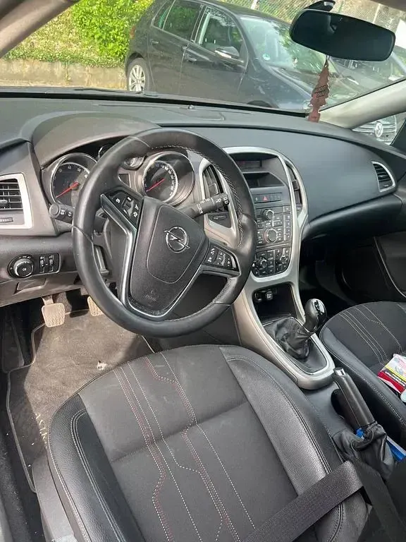 Gebraucht Opel Astra 140 PS (102 kW) 2012 Silber Kombi