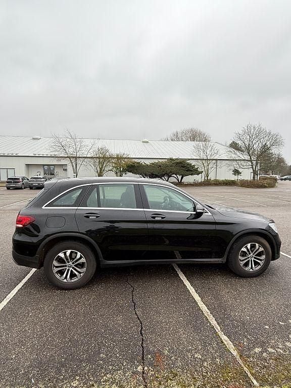 Gebraucht Mercedes GLC200 197 PS (144 kW) 2021 Schwarz SUV