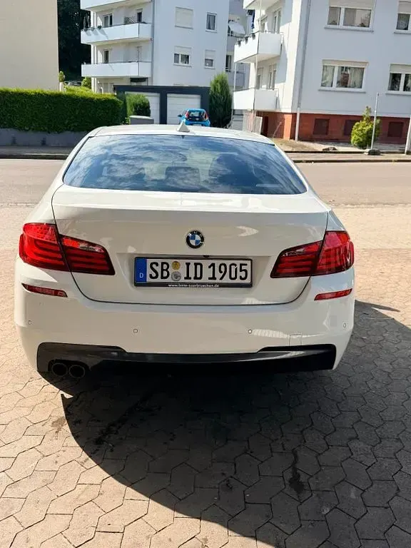 Gebraucht BMW 525 Sport Line 218 PS (160 kW) 2013 Weiß Limousine