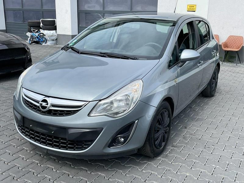 Grau Gebraucht 2012 Opel Corsa Limousine | 3.900 € (Fairer Preis) - Bild 1/4