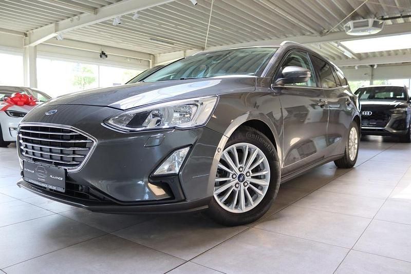Grau Gebraucht 2019 Ford Focus Limousine | 16.490 € (Etwas zu teuer) - Bild 1/4