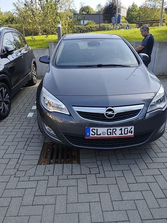 Gebraucht Opel Astra 110 PS (80 kW) 2011 Grau Limousine