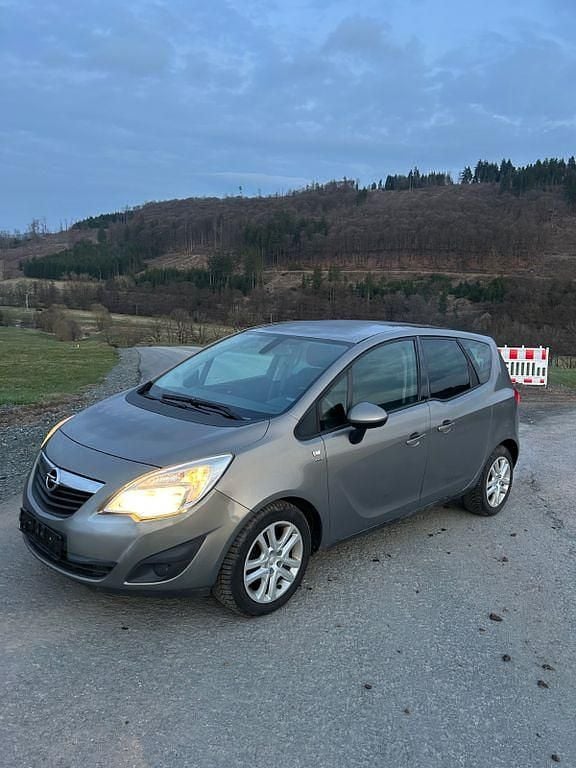 Gebraucht Opel Meriva 110 PS (80 kW) 2013 Silber Van / Kleinbus