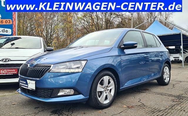 Hellblau (metallic) Gebraucht 2021 Skoda Fabia Ambition Limousine | 12.600 € (Superpreis) - Bild 1/4