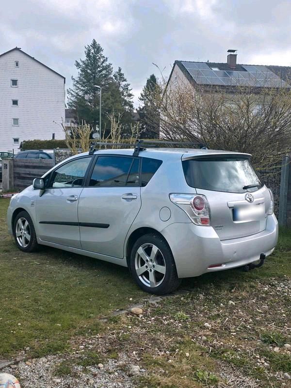 Gebraucht Toyota Verso 150 PS (110 kW) 2010 Grau Van / Kleinbus