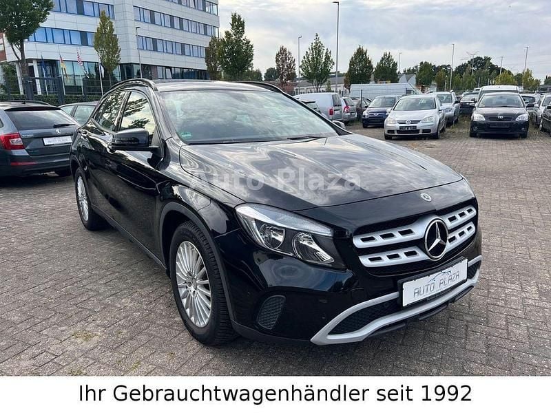 Gebraucht Mercedes GLA180 122 PS (89 kW) 2019 Schwarz SUV