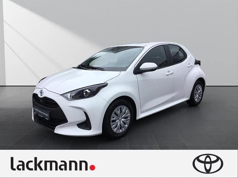 Weiß Gebraucht 2023 Toyota Yaris Comfort Kleinwagen | 15.690 € (Fairer Preis) - Bild 1/4