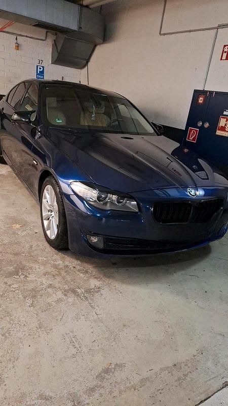 Gebraucht BMW 530 245 PS (180 kW) 2010 Blau Limousine