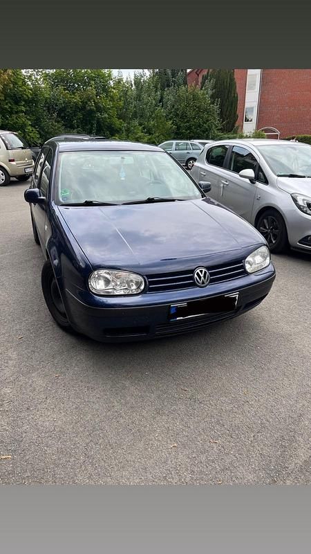 Blau Gebraucht 2000 VW Golf IV Kleinwagen | 650 € (Superpreis) - Bild 1/4