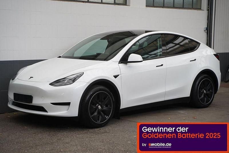 Weiß Gebraucht 2023 Tesla Model Y Standard Range SUV | 29.250 € (Fairer Preis) - Bild 1/4