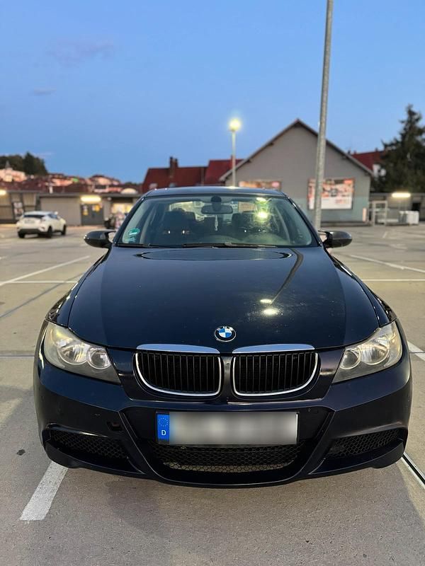 Blau Gebraucht 2006 BMW 318 Limousine | 3.750 € (Fairer Preis) - Bild 1/4
