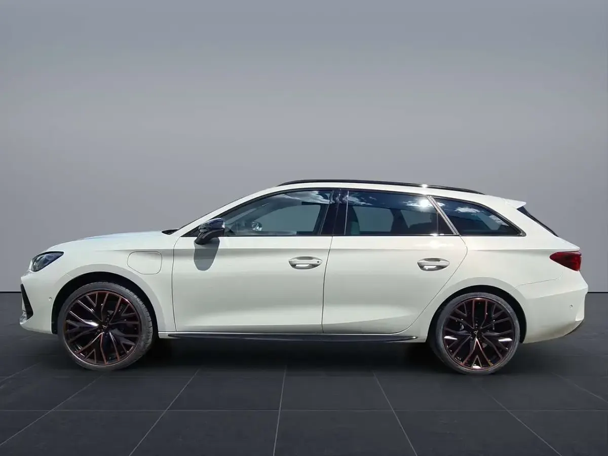 Neu Cupra Leon VZ 177 PS (130 kW) 2026 Grau Limousine