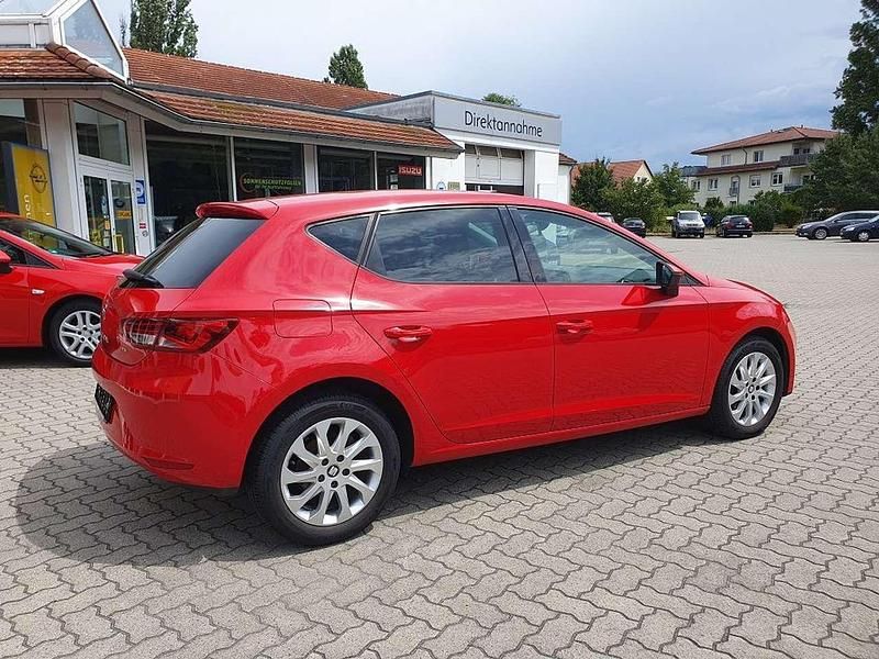 Gebraucht Seat Leon Style 105 PS (77 kW) 2014 Emotion red Limousine