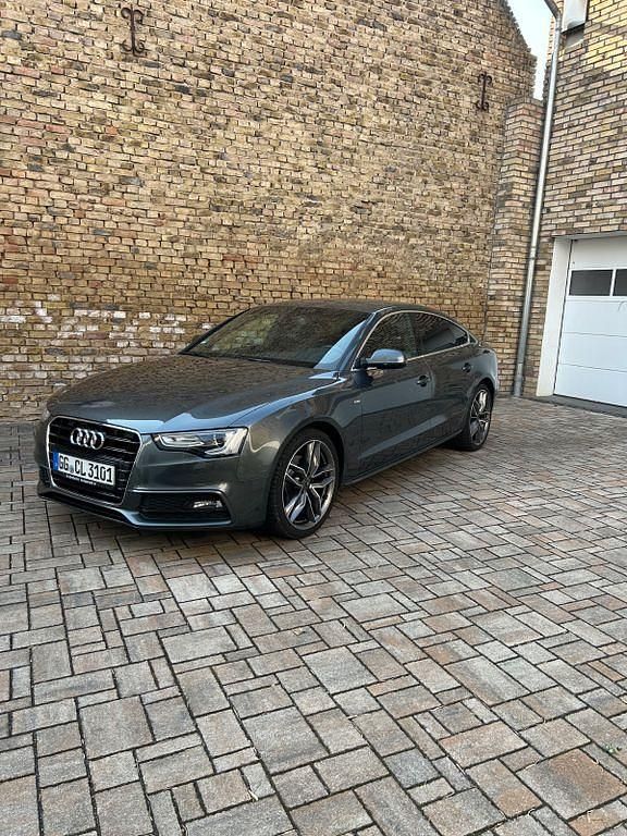 Grau Gebraucht 2013 Audi A5 Sportback S-Line Kleinwagen | 17.300 € (Etwas zu teuer) - Bild 1/4