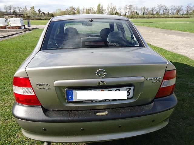 Gebraucht Opel Vectra 136 PS (100 kW) 1999 Andere farbe metallic Limousine