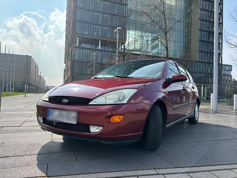 Rot Gebraucht 2000 Ford Focus Zetec Limousine | 1.590 € (Fairer Preis) - Bild 1/4