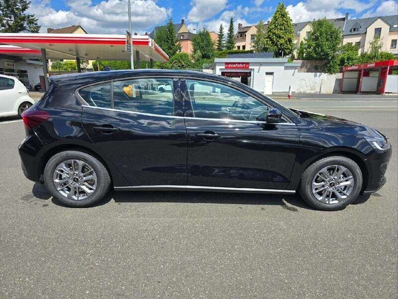 Neu Ford Focus Titanium 125 PS (91 kW) 2025 Obsidianschwarz metallic Limousine